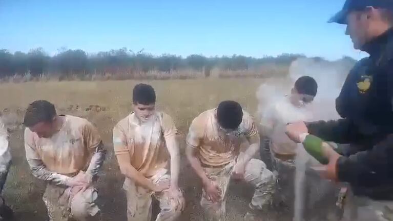 El "bautismo" con cal fue en el campo de instrucción de Córdoba.