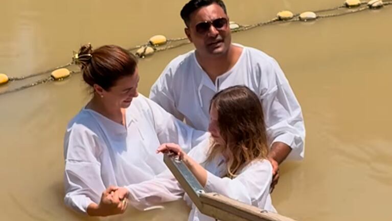 El bautismo de la cordobesa Celeste Ponce en el río Jordán.