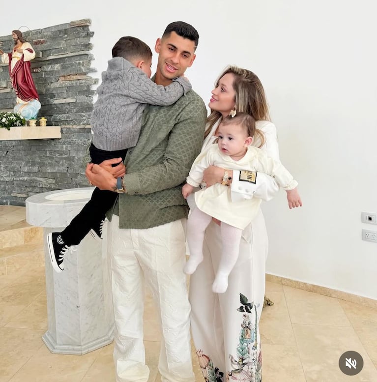 El bautismo de la hija del Cuti Romero y Karen Cavaller.