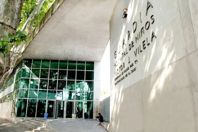 El bebé continúa internado.