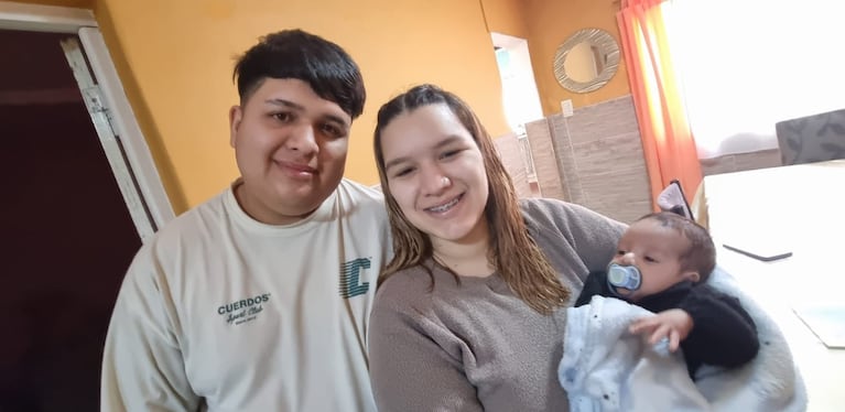 El bebé dejó el hospital tras 44 días en incubadora.