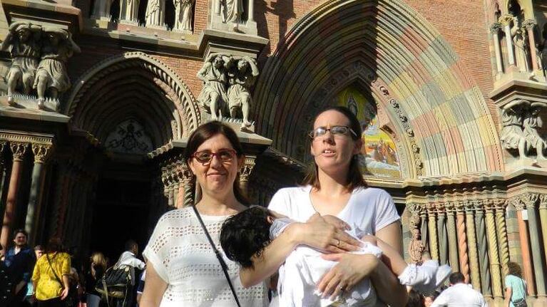 El bebé será gestado en el vientre de la hermana del papá. La gestante ya tiene cuatro hijos.