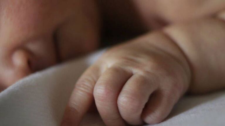 El bebe tiene daños cerebrales producto de la cocaína.
