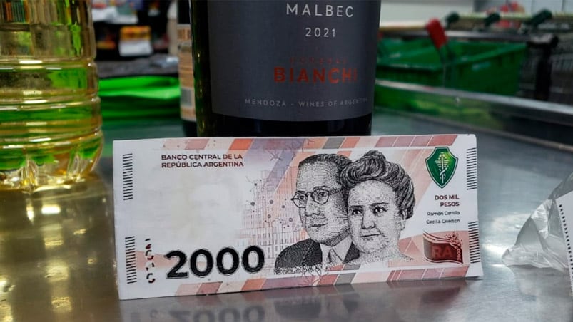 El billete de $2000 llegaría en el segundo semestre del año. Foto: Julieta Pelayo/El Doce.