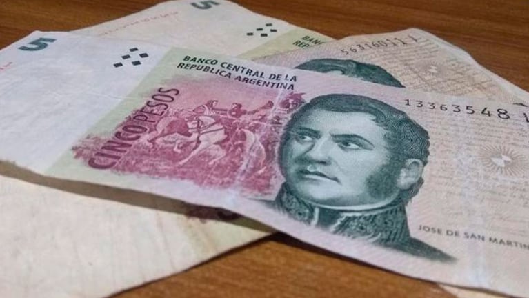 El billete de cinco pesos perdió su valor a lo largo de estos 22 años.