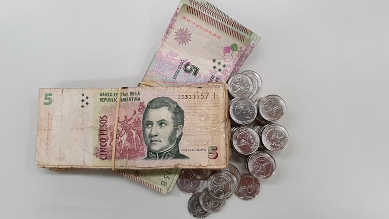 El billete de cinco pesos sale de circulación con un valor, en dólar, de 0,07.
