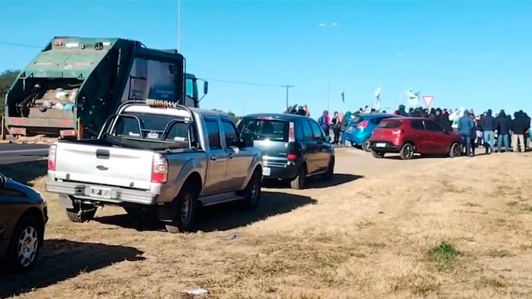 El bloqueo en el acceso a Piedras Blancas.