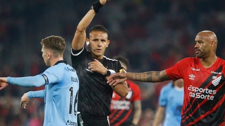 El boliviano Gery Vargas, en el ojo de la tormenta tras la derrota de la B en Brasil.