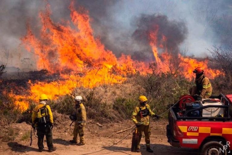 El bombero del viral manejando en medio de las llamas: “Era un túnel de fuego”