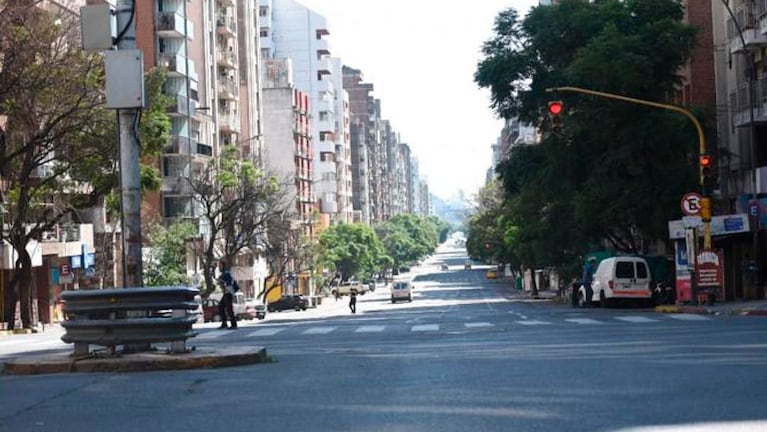 El boulevard Chacabuco desierto a principios de la cuarentena. / Foto: Lucio Casalla El Doce