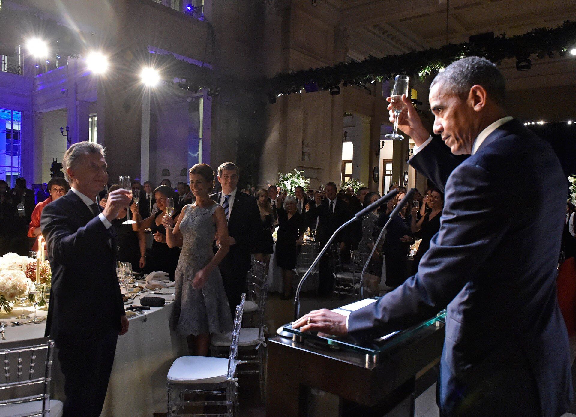 El brindis en la cena de gala en el Centro Cultural Kirchner.