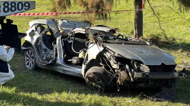 El C3 quedó irreconocible al costado de la Panamericana.