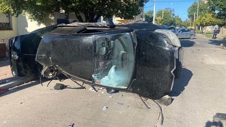 El C4 quedó destrozado en barrio Patricios. Foto: Luchi Ybañez / El Doce.