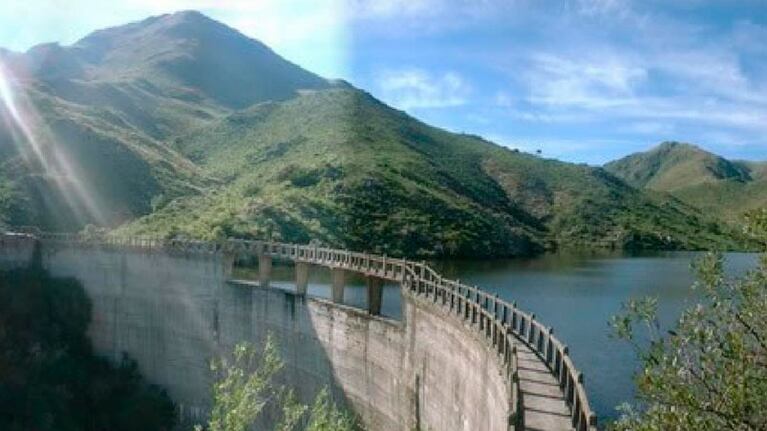 El cadáver apareció en el tercer descanso del camino al dique Los Alazanes.