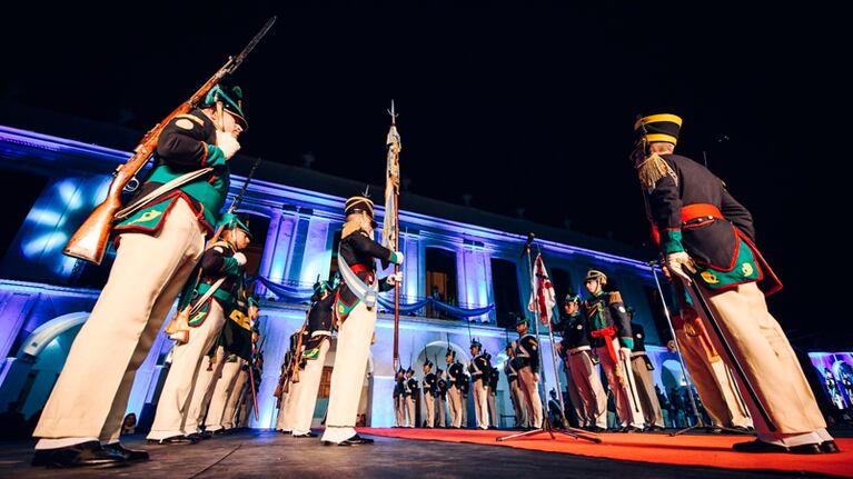 El cambio de Guardia en el Cabildo en la víspera del 25 de Mayo.