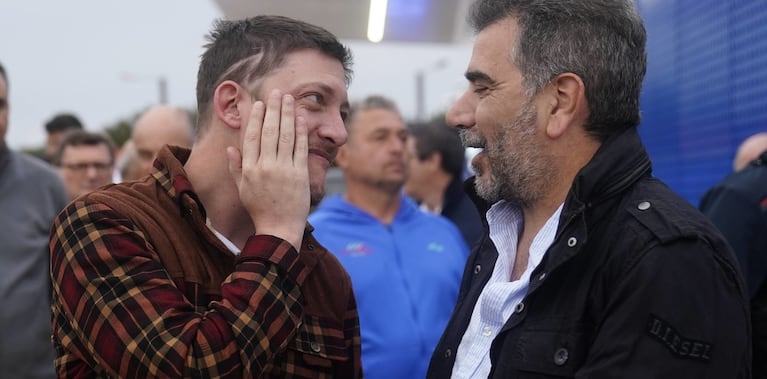 El cambio de look de Santiago Caputo.