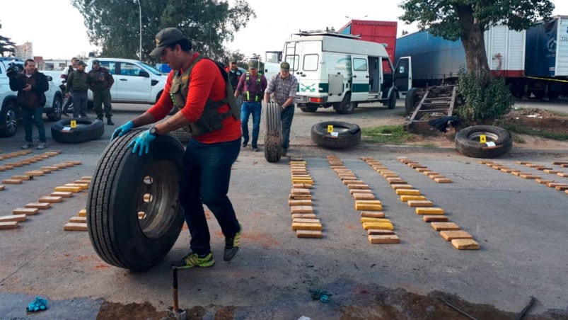 El camión iba vacío. La mercadería estaba en las cubiertas. 