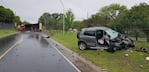 El camión se cruzó sobre la calzada e impactó contra el auto.