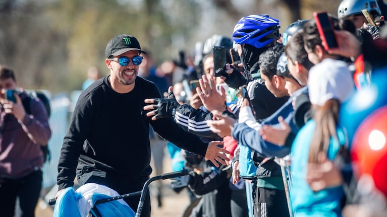 El campeón olímpico organizó una bicileteada.