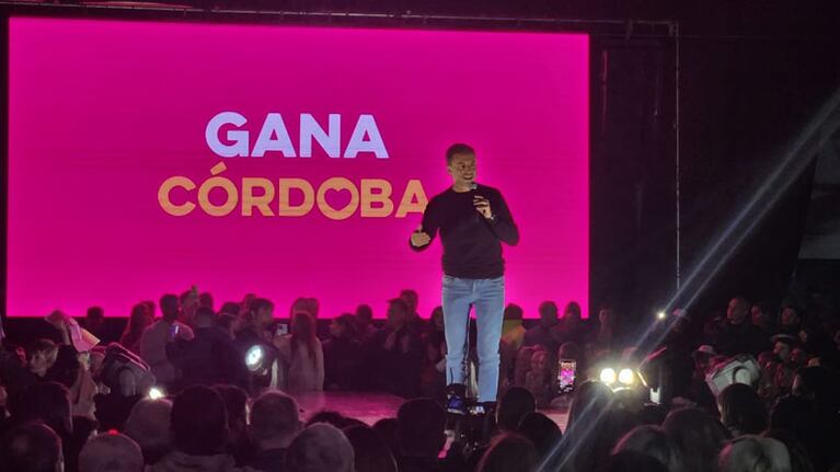 El candidato cruzó al oficialismo por "enlodar" la campaña.