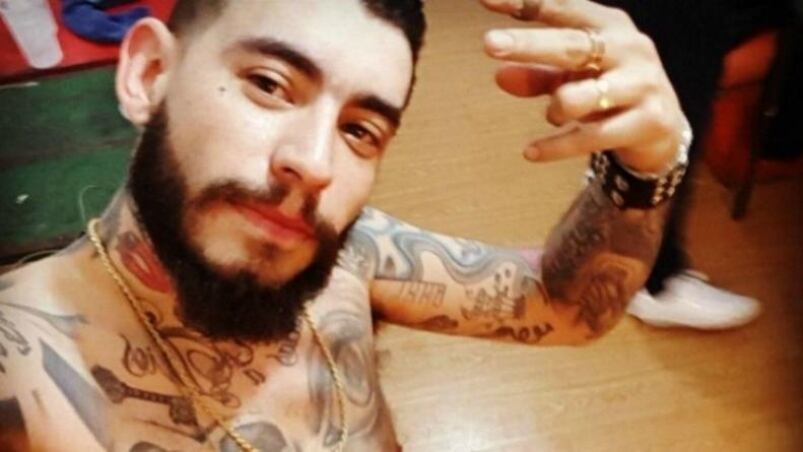 El Caño pasó a sus piernas, ahora tendrá más tintas que pantalones.