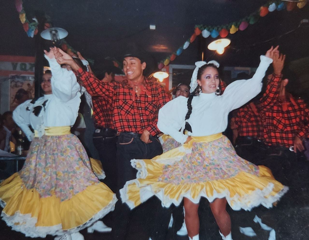 El cantante de Mega Track, entre el cuarteto, la danza clásica, el folklore y sus múltiples versiones.