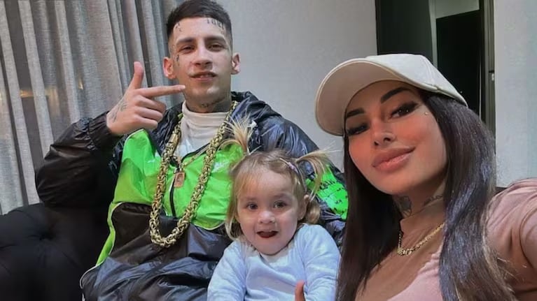 El cantante de RKT está de vuelta con la madre de su hija.