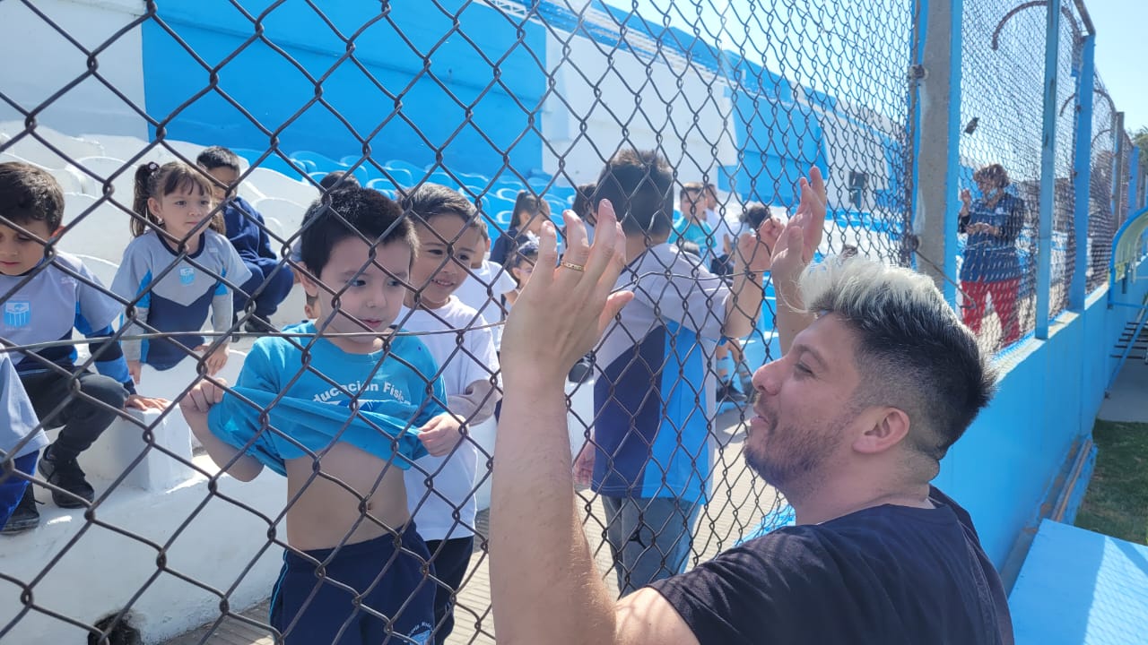 El cantante festeja su cumpleaños el sábado 23 en cancha de Racing.