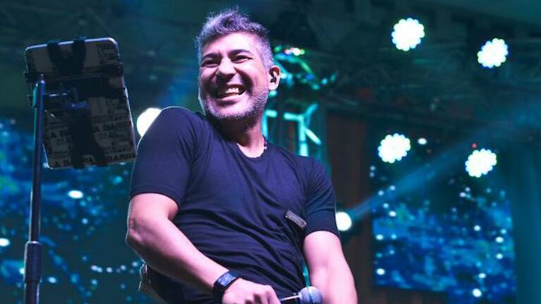 El cantante se animó a mostrar como es puertas adentro de su hogar
