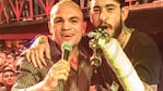 El cantante se mostró molesto por los comentarios repudiando la foto con el ex boxeador.