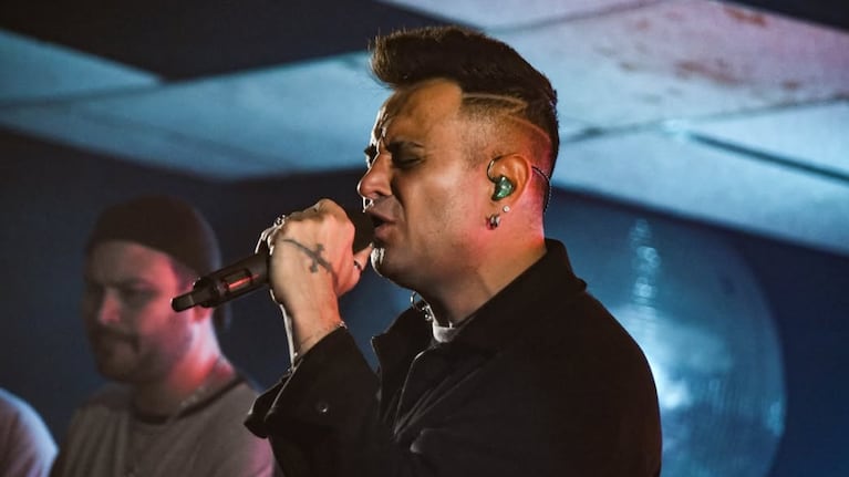 El cantante sufrió un accidente en su casa y suspendió su baile del sábado en el Súper Deportivo.