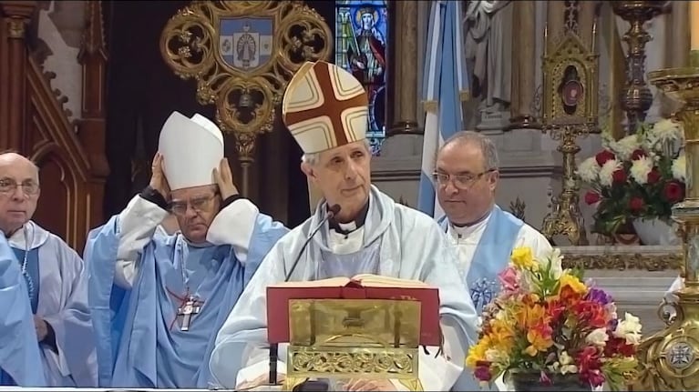 El cardenal Poli pidió ayudar a los pobres ante una multitud en Luján.