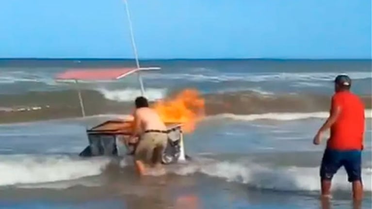 El carro de panchos se incendió por una falla en su sistema de gas.