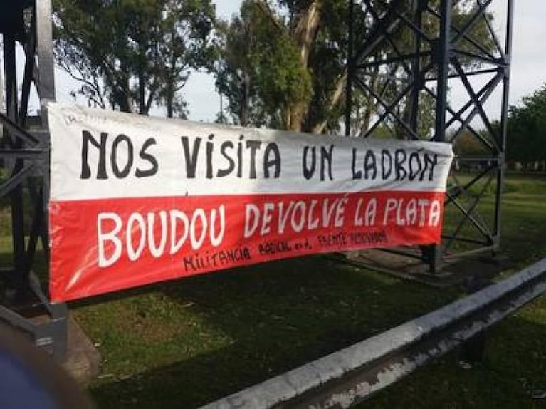 El cartel con el que recibieron a Boudou en La Plata