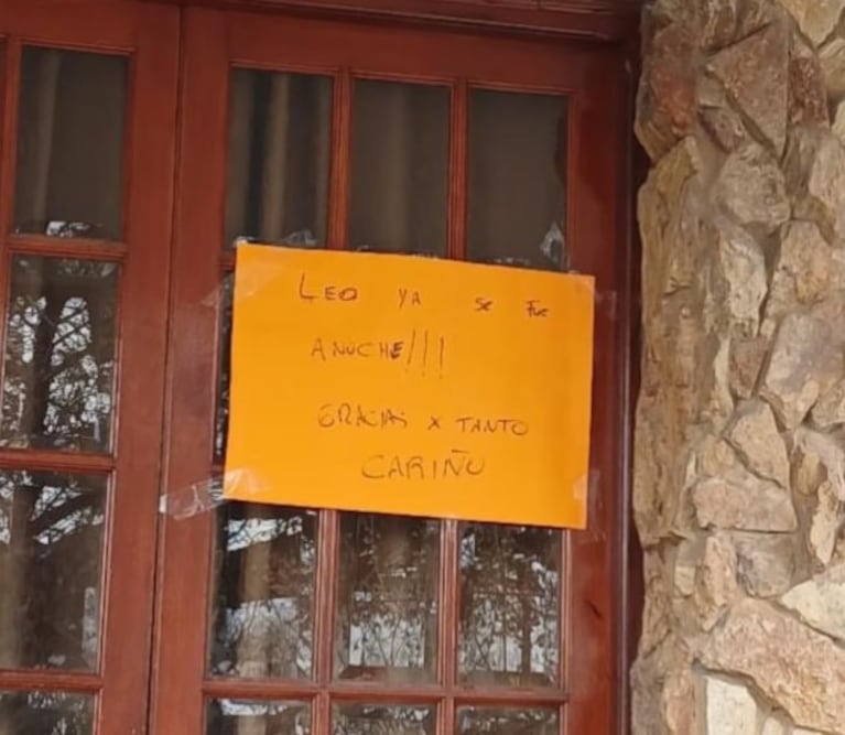 El cartel que apareció en la casa de Scaloni.