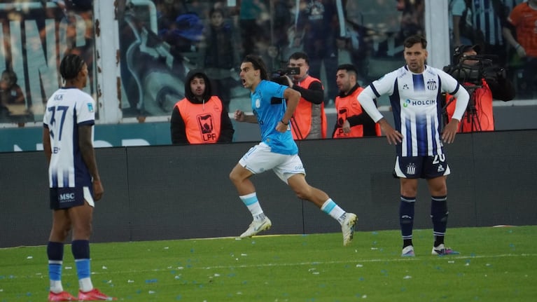 El Celeste armó una fiesta en un Kempes repleto de hinchas de Talleres. Foto: Lucio Casalla / ElDoce.tv.