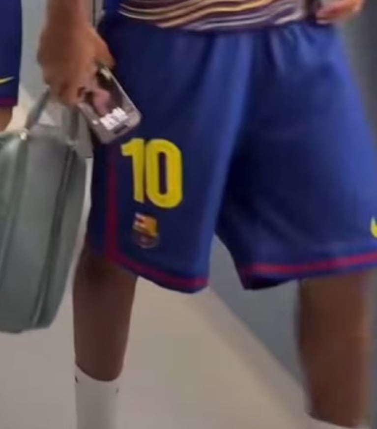 El celular del jugador con una foto de Nicki Nicole.