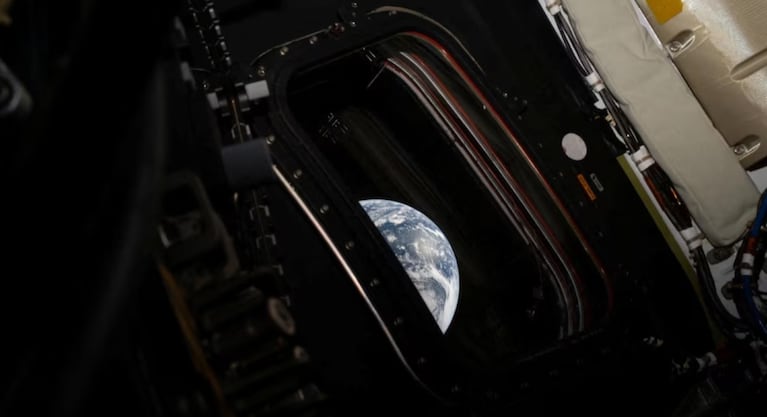 El celular que usan los astronautas de Artemis II para sacar fotos y videos en el viaje a la Luna