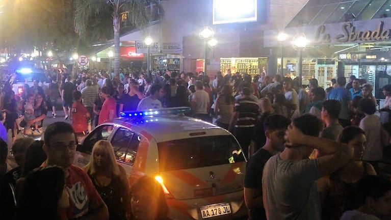 El centro de Carlos Paz, escenario de un caos durante la medianoche.