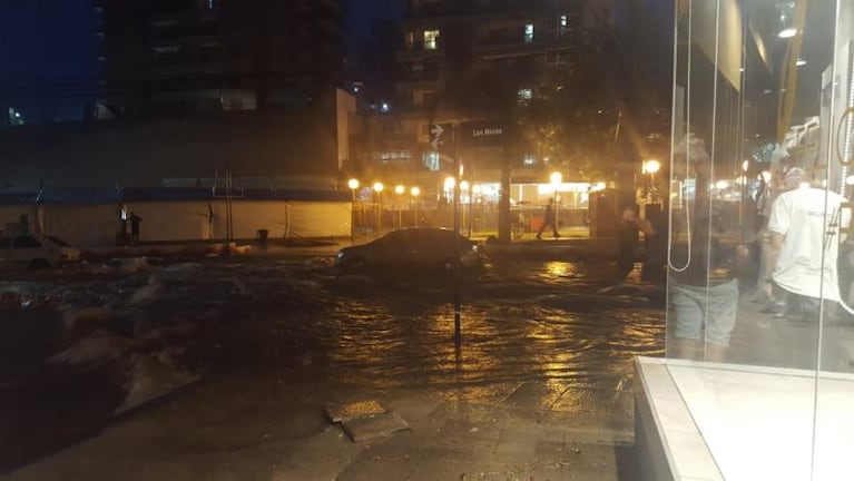 El centro de Carlos Paz se inundó tras la intensa lluvia