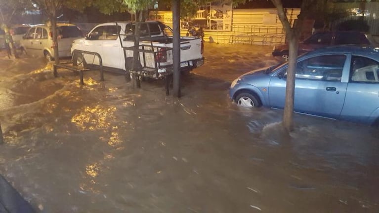 El centro de Carlos Paz se inundó tras la intensa lluvia