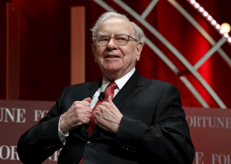 El CEO of Berkshire Hathaway se desprendió de sus acciones de Apple. REUTERS/Kevin Lamarque/File Photo