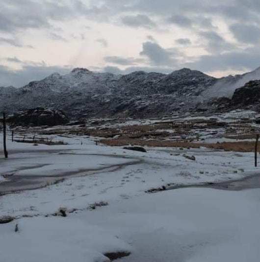 El Cerro Champaquí amaneció cubierto de blanco.