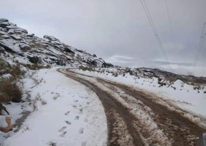 El Cerro Champaquí amaneció cubierto de blanco.