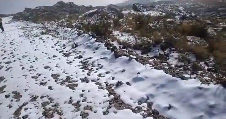 El Cerro Champaquí amaneció cubierto de blanco.