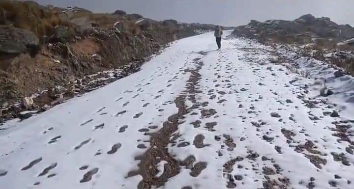 El Cerro Champaquí amaneció cubierto de blanco.