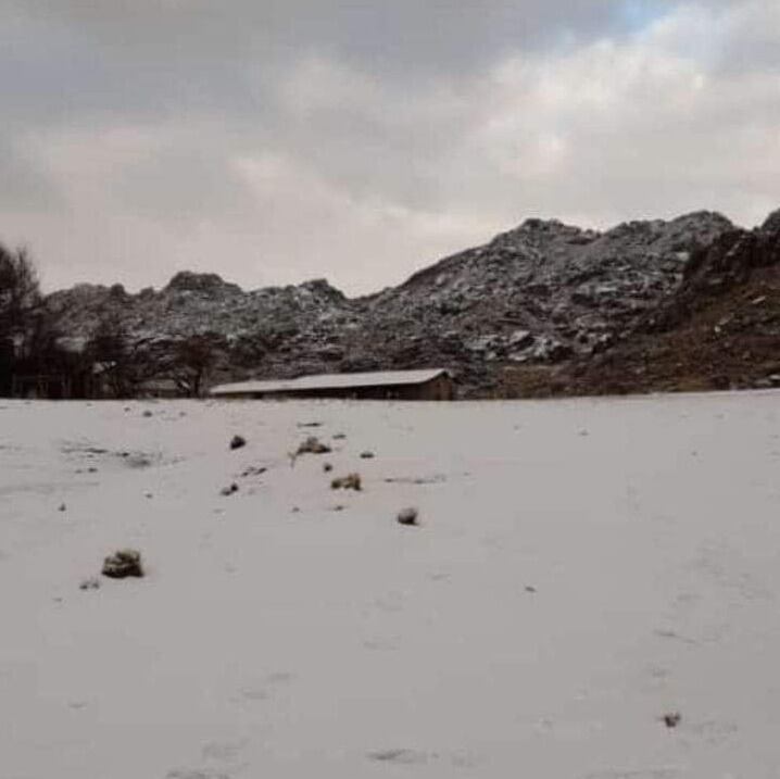 El Cerro Champaquí amaneció cubierto de blanco.