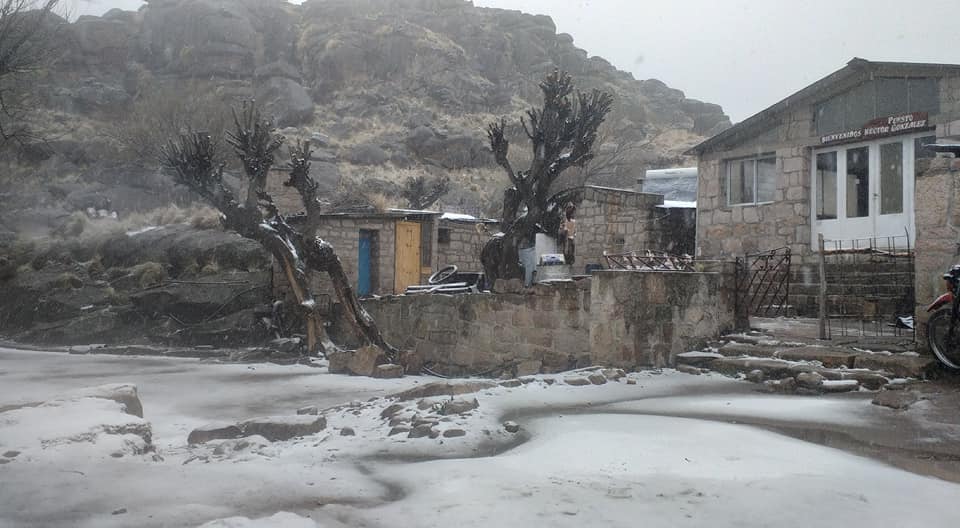 El Cerro Champaquí, tapado de nieve. Foto: Puesto Héctor González.