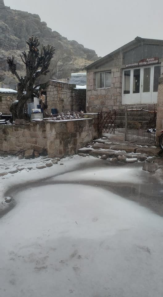 El Cerro Champaquí, tapado de nieve. Foto: Puesto Héctor González.