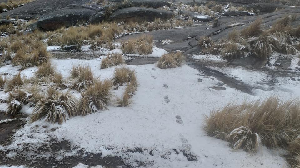 El Cerro Champaquí, tapado de nieve. Foto: Puesto Héctor González.